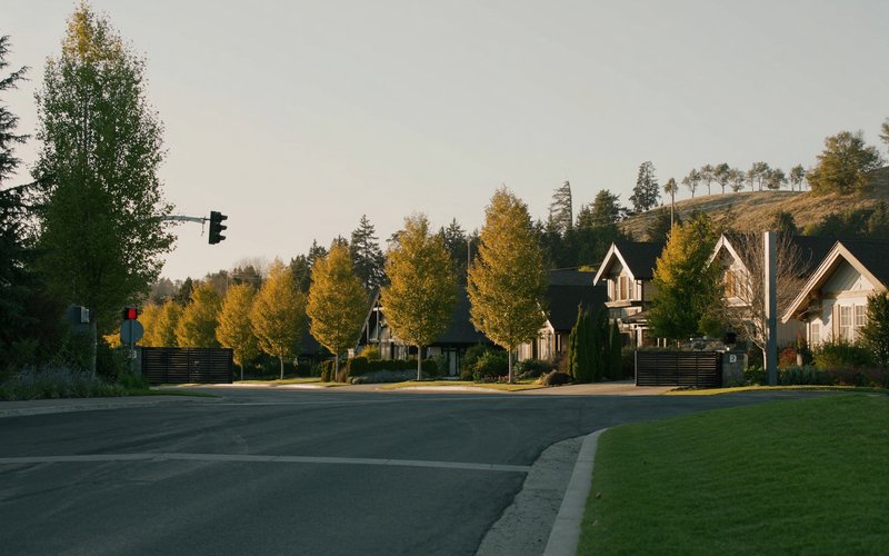 The Bridges upscale neighborhood in Auburn WA with larger craftsman homes and tree-lined streets in King County