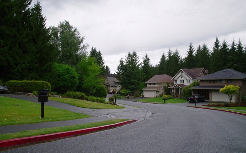 Trossachs neighborhood Sammamish WA with two-story Craftsman homes and mature trees