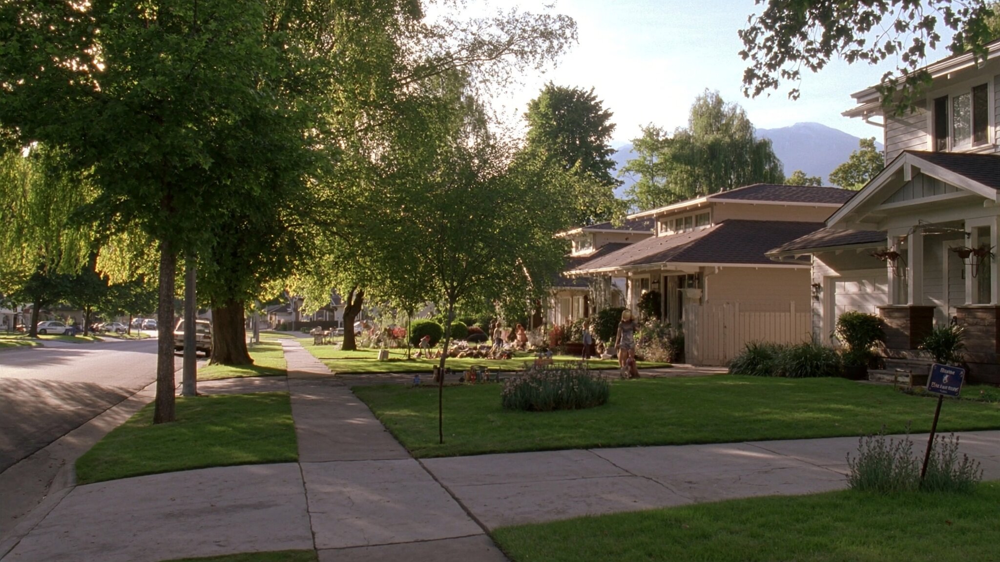 Family-friendly residential street in Issaquah Washington with craftsman homes, evergreen trees, and mountains in the background
