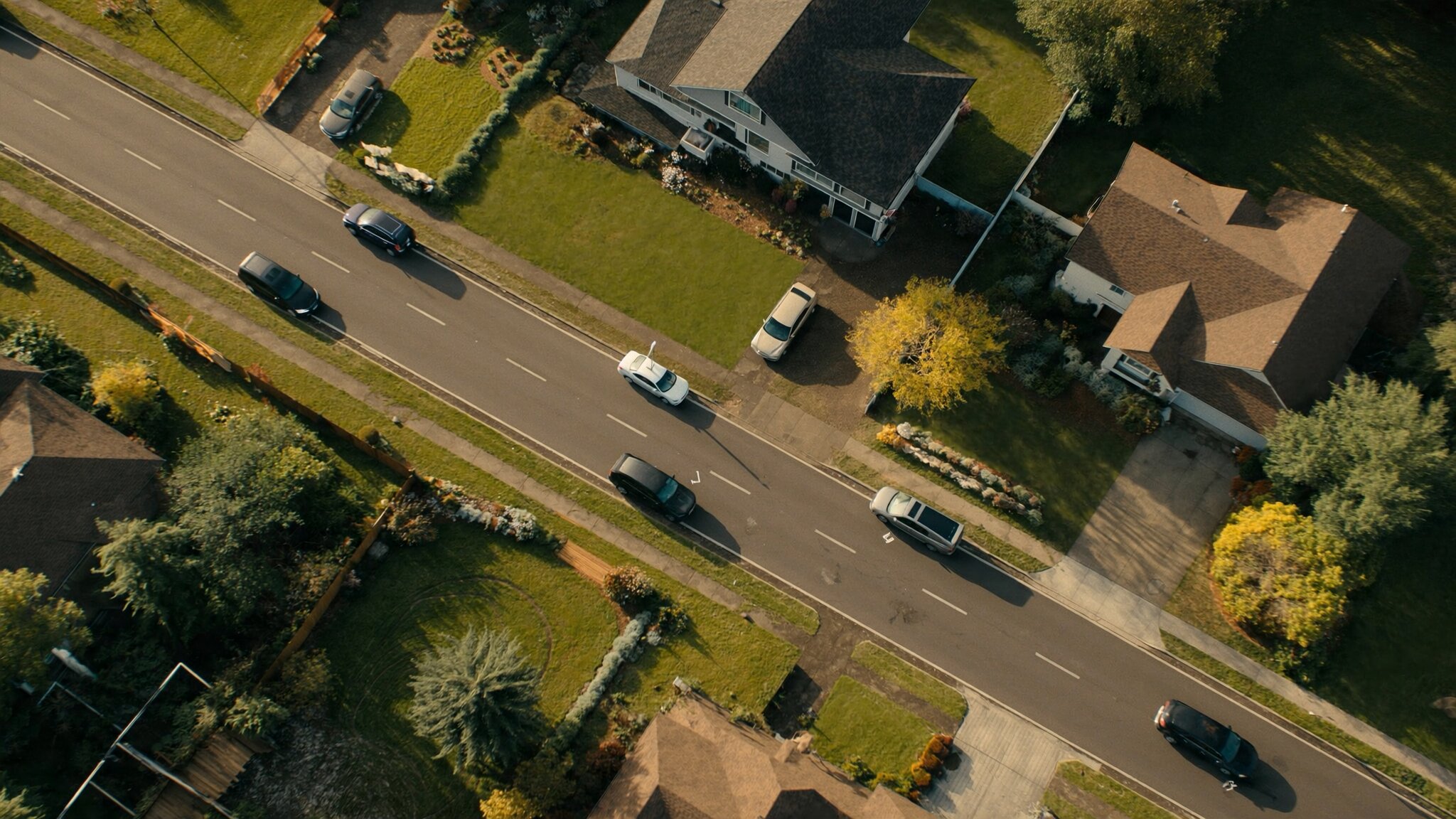 Sammamish WA residential neighborhood with tree-lined streets and newer Pacific Northwest homes