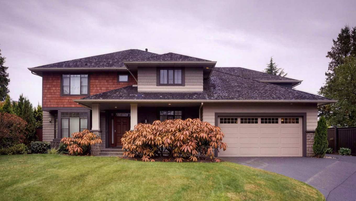 1980s two-story home with attached garage in the Meridian Valley and Benson Hill area of Kent, Washington
