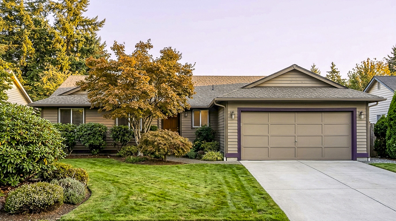 1980s single-level home exterior near Panther Lake in Kent, Washington