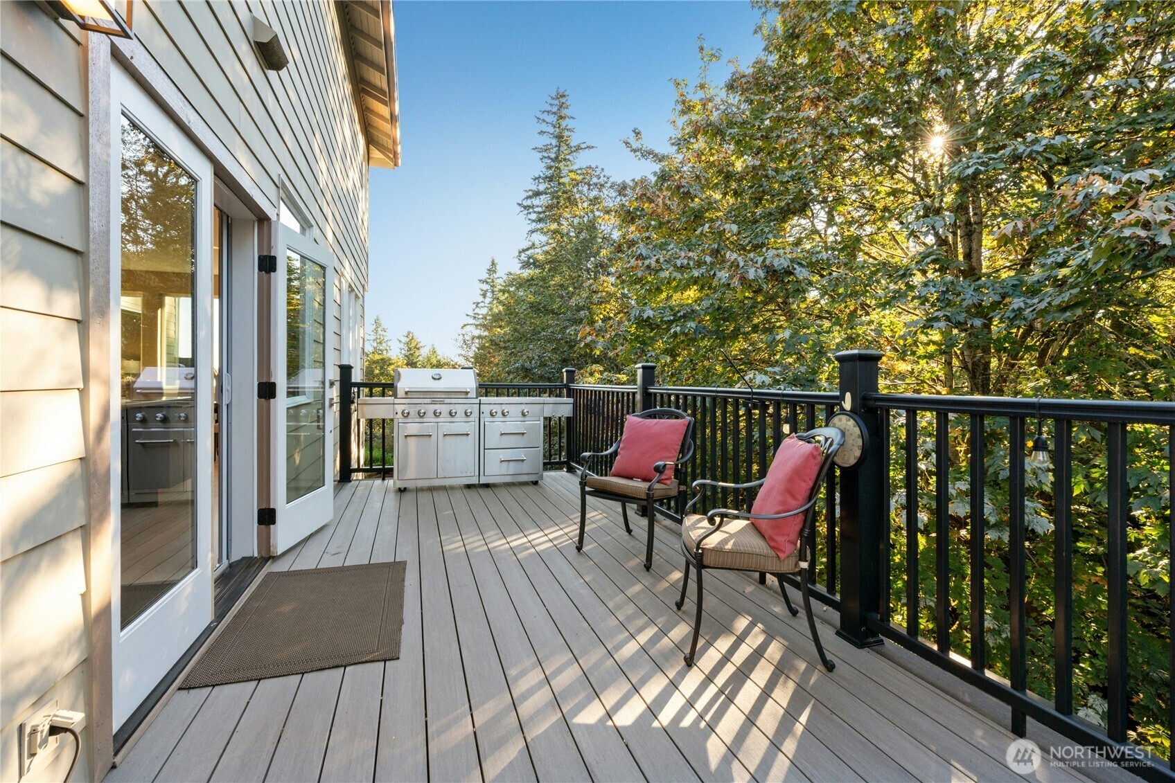 Upper deck with outdoor dining and a view over the trees