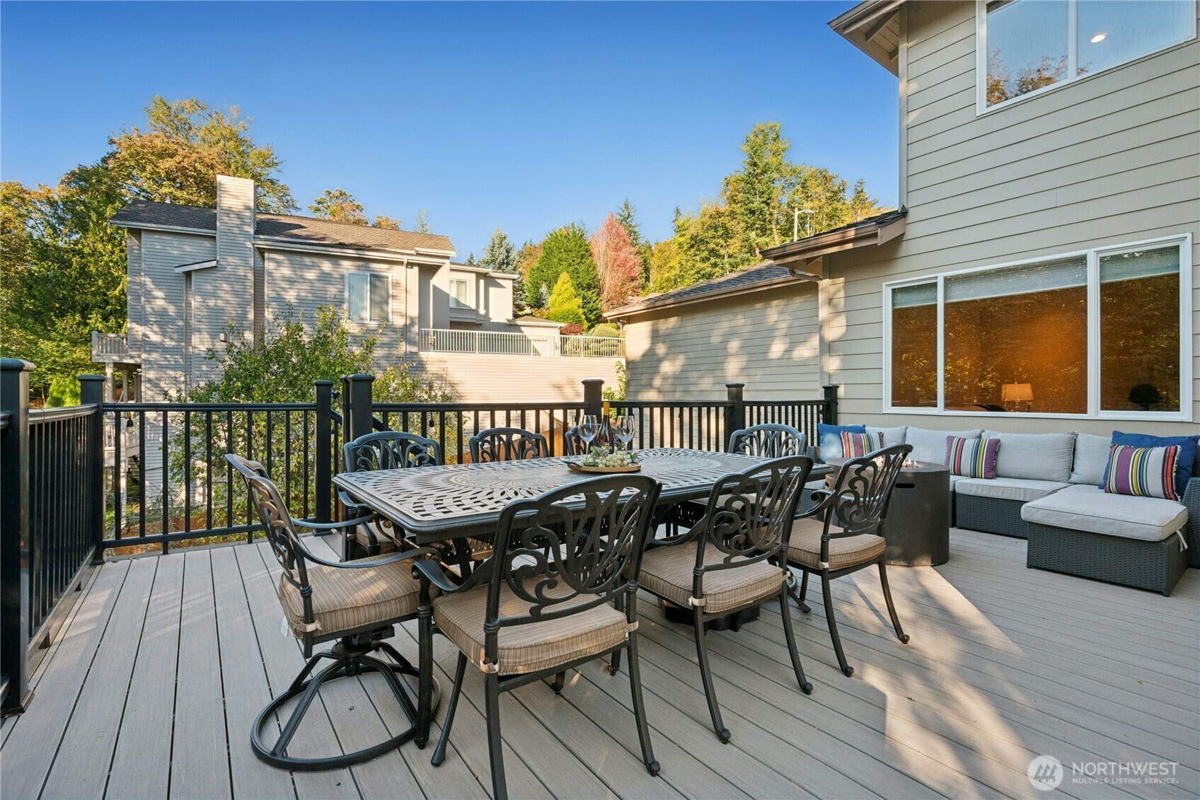 Deck with outdoor dining